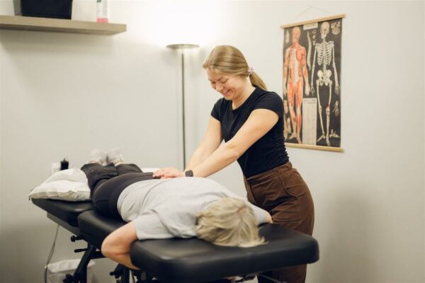 Looking for chiropractors to join our team! career photo